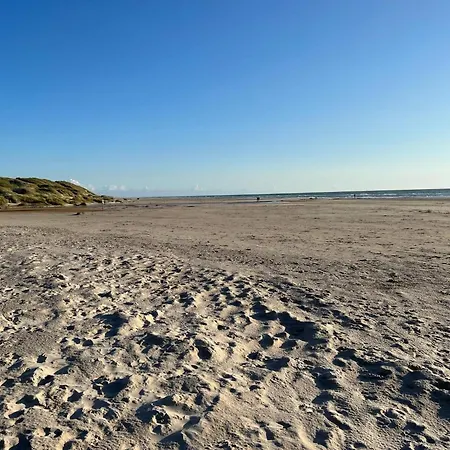 5 Person In Вайерс-Странд